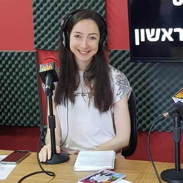 נדיה לובק מתראיינת ברדיו החברתי